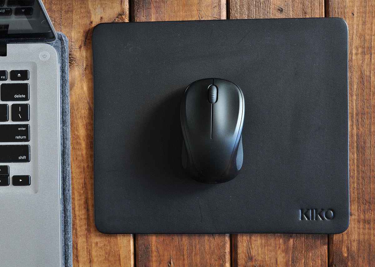 Cowhide Leather Mouse Pad with Smooth Hand-Glazed Surface (Black - Mouse)
