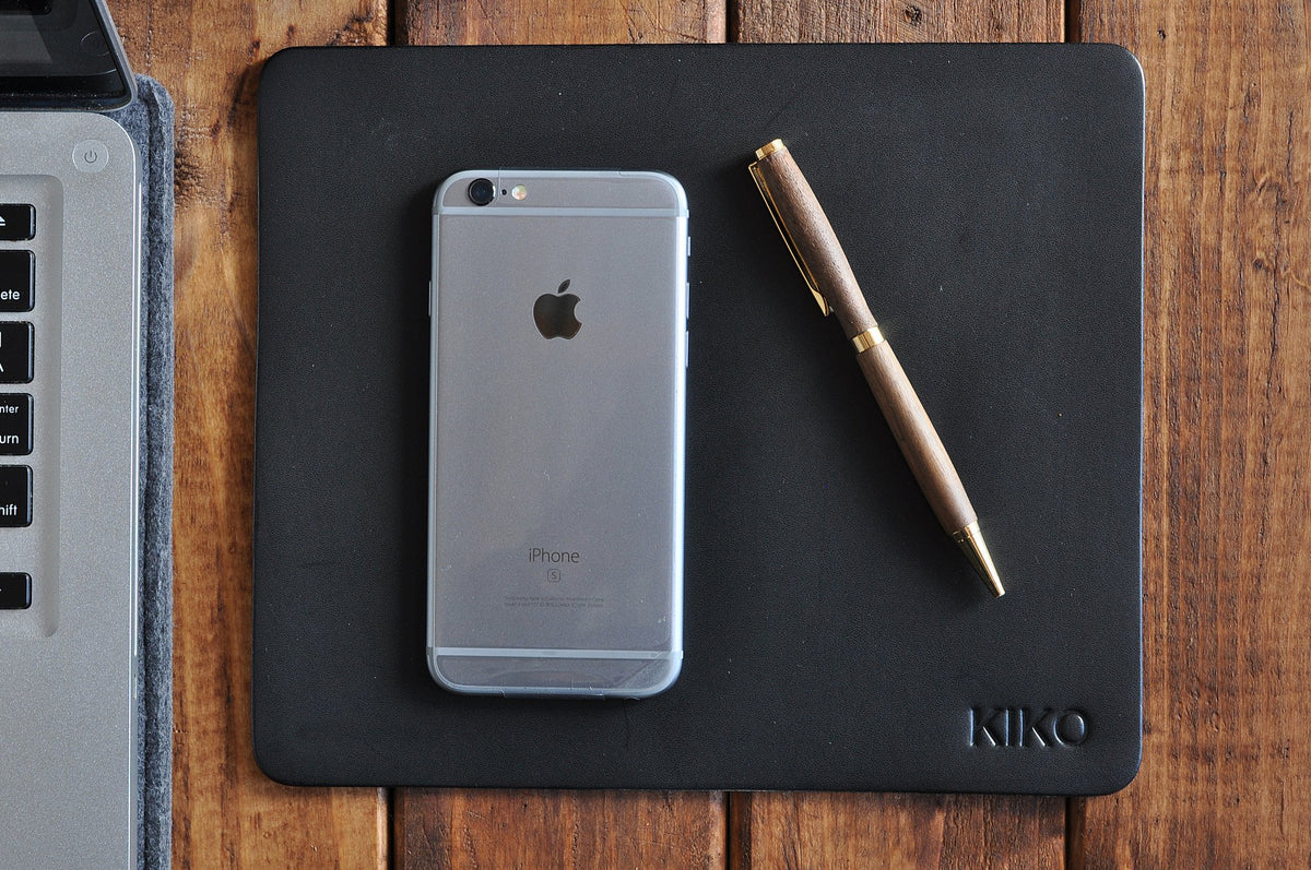 Cowhide Leather Mouse Pad with Smooth Hand-Glazed Surface (Accessories)