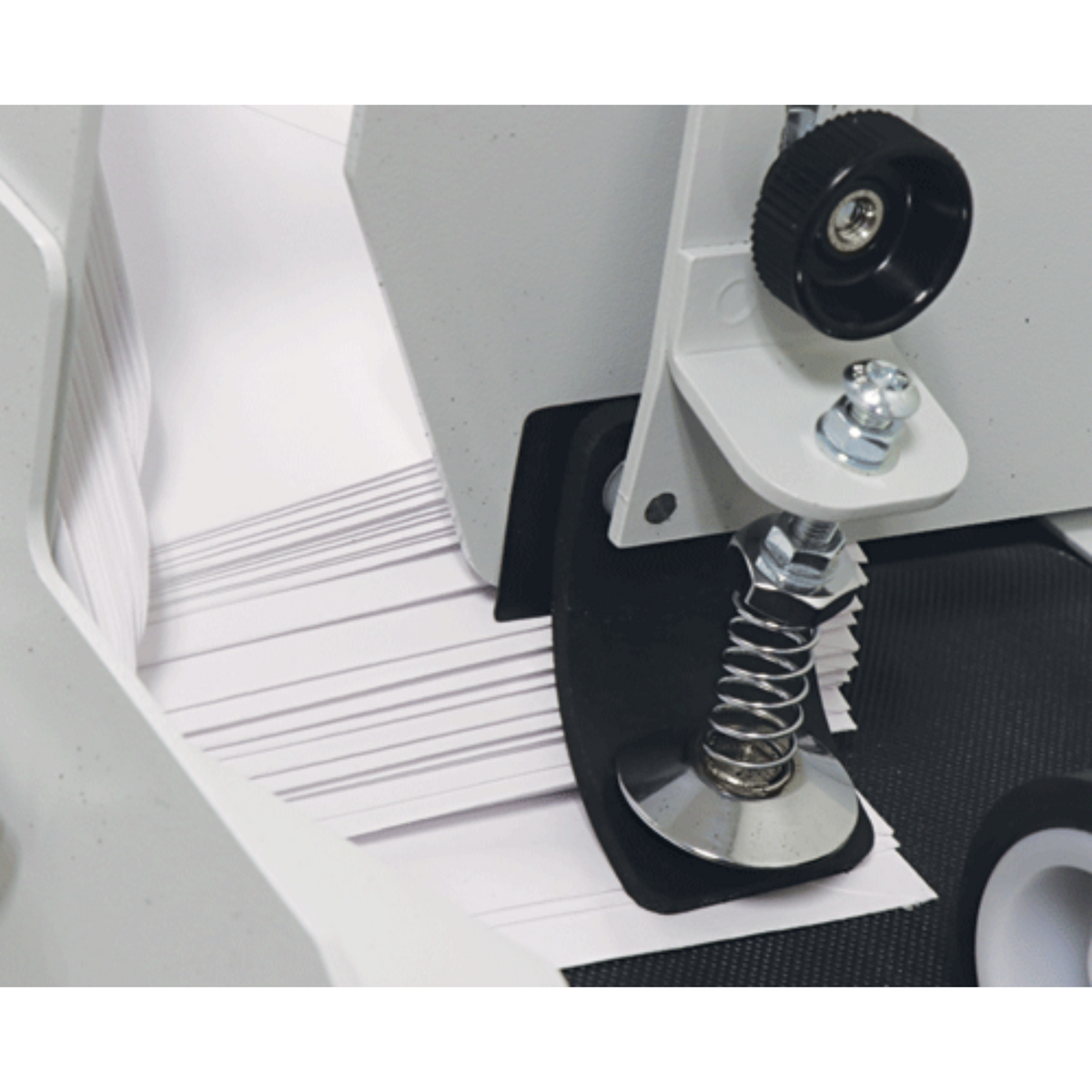 Adjustable envelope separator ensures accurate feeding